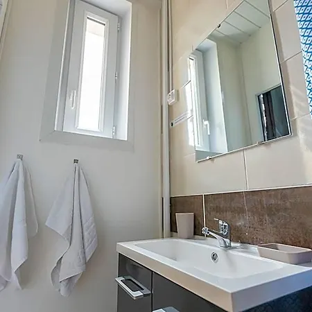 Trankil-apparts Basilique Hotel 2*